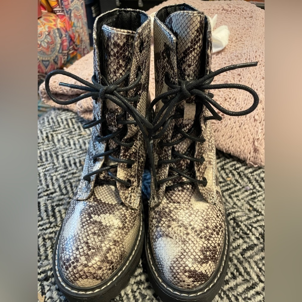 Hp Snakeskin Pattern Archiee Platform Boots Chunk… - image 4